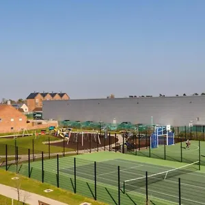 Apartment Contemporary Trumpington: Modern With Parking, Terrace & Hospital Proximity, Cambridge (Cambridgeshire)